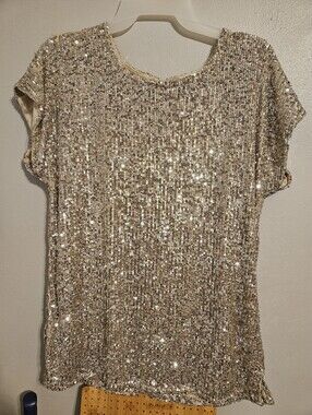 Cable & Gauge Gold Sequin Short-Sleeve Top. Size L.
